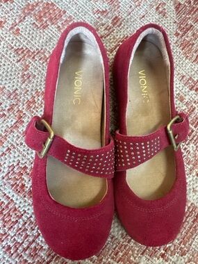 Vionic Goleta Red Suede Mary Jane Flats Studded Strap Women’s Size 7